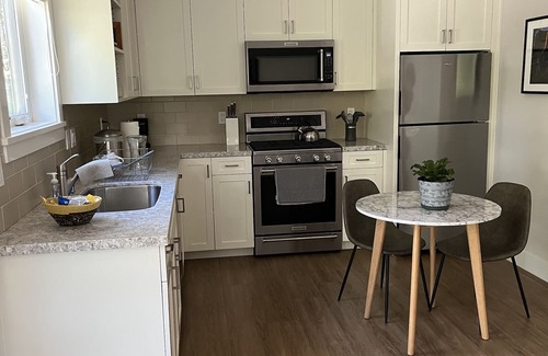 Lafayette Cottage | Cozy contemporary cottage in downtown Lafayette near shops and restaurants