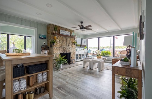 Quincy Cottage | Cozy contemporary Lakefront Cottage