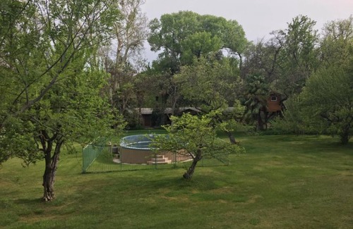 Cornville House | Cozy contemporary waterfront property cabin near Sedona.