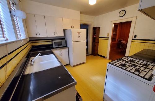 Quick House | Cozy & Convenient - 20 Minutes to Charleston WV