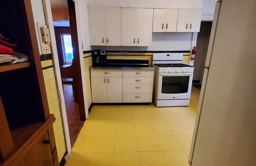 Quick House | Cozy & Convenient - 20 Minutes to Charleston WV
