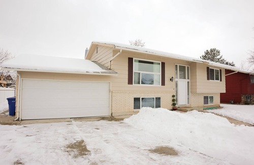 Logan House | Cozy Convenient Basement Apt.