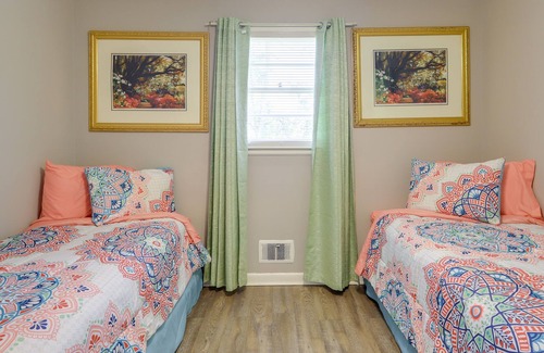 Macon House | Cozy & Convenient Macon Home ~ 3 Mi to Town!