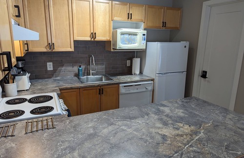 East Kootenay Condo | Cozy & Convenient Mountain Getaway | Ski In/Out | Hot Tub | Fireplace | Sleeps 8
