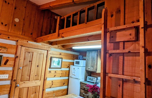 Traphill Cabin | Cozy & Convenient Stone Mountain hideawy . closest to the State Park!
