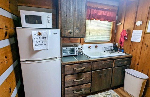 Traphill Cabin | Cozy & Convenient Stone Mountain hideawy . closest to the State Park!