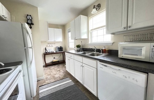 Wilmington House | Cozy & Conveniently located to explore Wilmington.