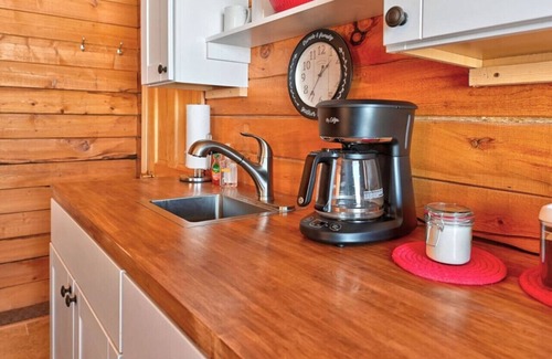 Salamatof Cabin | Cozy Cook Inlet & Mountain View Cabin w/VIEWS!