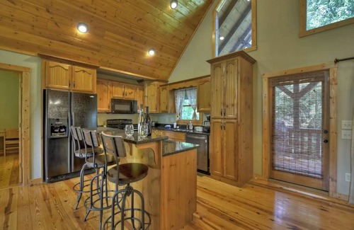 Eagle Mountain Cabin | Cozy Coosawattee cabin with a fire pit! - Cardinal Cabin