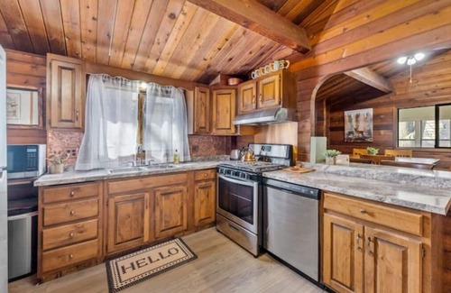 Sioux Falls Cabin | Cozy Copper Cabin in the City - the whole place is yours!