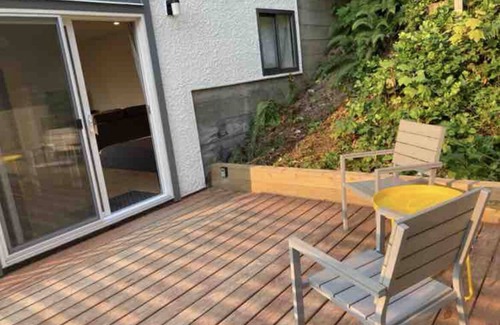 Cordova Bay House | Cozy Cordova Bay Suite - 5min from beach!