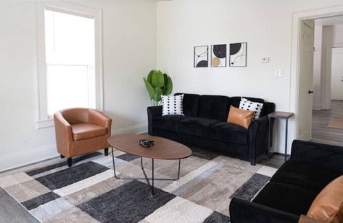 Columbus House | Cozy Corner: A Modern Townhome
