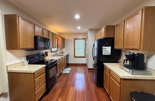 Salina Cottage | Cozy Corner Cottage - 4 Bed/2 BathnNo Cleaning Fee!