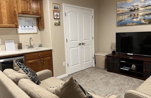 Salt Lake City Apartment | Cozy Corner in center of Murray, close by IMC, St Mark’s hospital and UofU