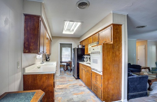 Commerce House | Cozy corner lot in Commerce, Texas.
