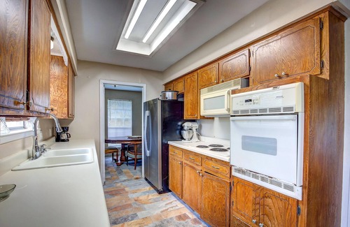 Commerce House | Cozy corner lot in Commerce, Texas.