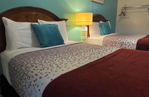 Williamstown Hotel | Cozy Corner Motel