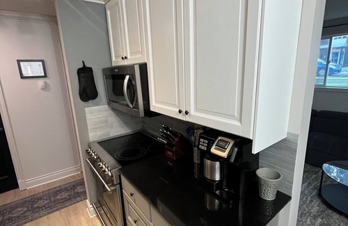 Southwest Edmonton Apartment | Cozy corner off Whyte Avenue