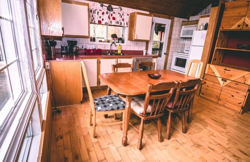 St-Adolphe-d'Howard House | Cozy cottage with hot tub!
