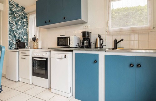Saint-Malo-de-Guersac Cottage | Cozy Cottage in Brière Park with Private Terrace and Garden Access