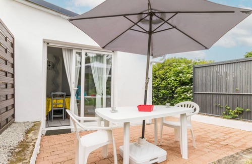 Saint-Malo-de-Guersac Cottage | Cozy Cottage in Brière Park with Private Terrace and Garden Access