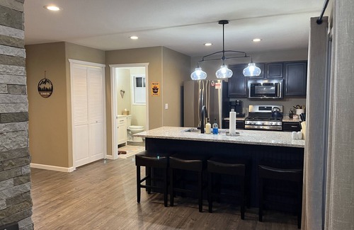 Cascade-Chipita Park Cottage | Cozy Cottage Getaway ✔️Hot tub ✔️Views ✔️Pet Friendly