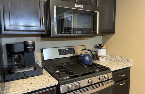 Cascade-Chipita Park Cottage | Cozy Cottage Getaway ✔️Hot tub ✔️Views ✔️Pet Friendly