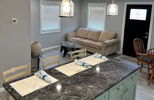 New Monmouth Cottage | Cozy cottage near beach