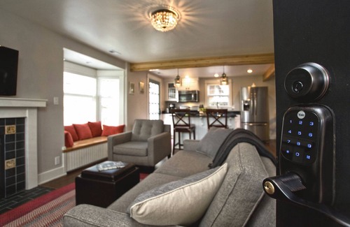 Downtown Cannon Beach Cottage | Cozy Cottage, 1 block from Beach and minutes from Downtown Cannon Beach