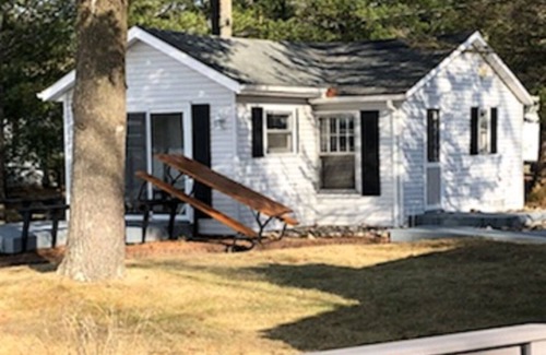 Baldwin Cottage | Cozy Cottage -2-Bedroom- on Amazing 910 Acre Big Star Lake!