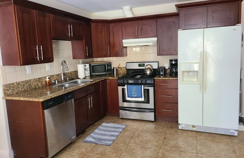 Northwest Torrance House | Cozy Cottage, 2-bedroom duplex in delightful Beach City with WiFi, AC