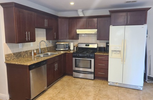 Northwest Torrance House | Cozy Cottage, 2-bedroom duplex in delightful Beach City with WiFi, AC