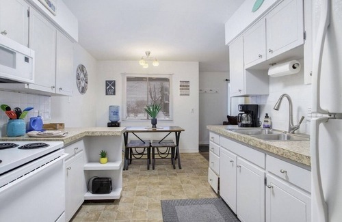 Riverside House | Cozy Cottage-2 miles to the beach
