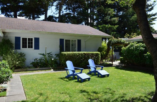 Sooke Cottage | Cozy Cottage: 30 meters from walk-on beach, Perfect for Couples
