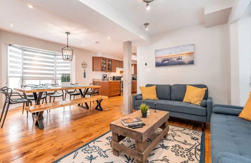 Alcona Cottage | Cozy Cottage Across Lake Simcoe