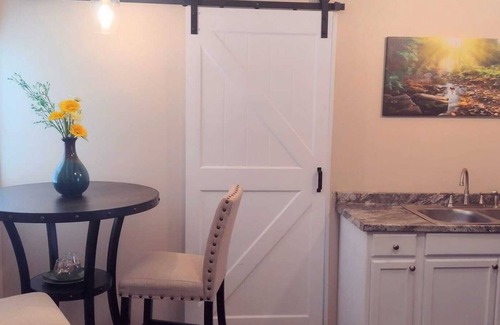Metter Cottage | "Cozy Cottage an hour from Savannah, GA