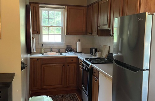 Waynesboro Cottage | Cozy Cottage at Frogmorton