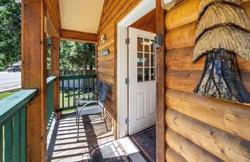 Northport Cottage | Cozy cottage at the edge of town