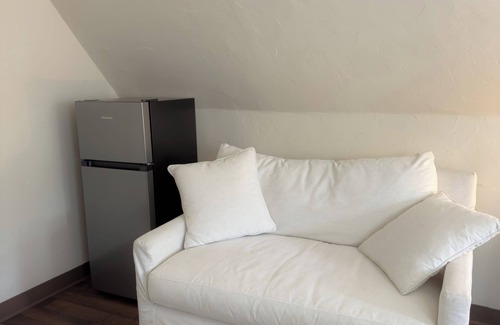 Laguna Apartment | Cozy Cottage Attic Suite