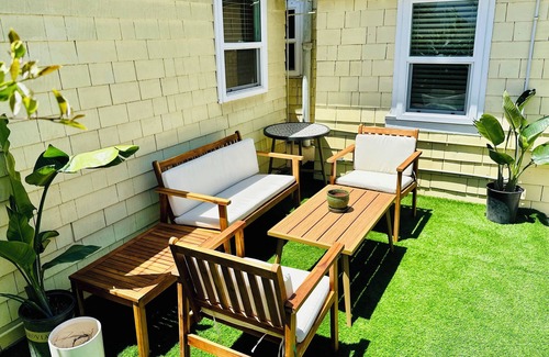 San Diego Cottage | Cozy Cottage Between the Beach & Bay East – Walk to Water!