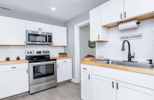 Camp Taylor House | Cozy Cottage-Bourbon Trail, Expo, YUM, Derby!