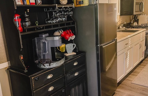 Bay City Cottage | COZY COTTAGE - BREAKFAST (continental) KAYAKS, BIKES COMPLIMENTARY