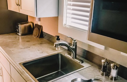 Bay City Cottage | COZY COTTAGE - BREAKFAST (continental) KAYAKS, BIKES COMPLIMENTARY