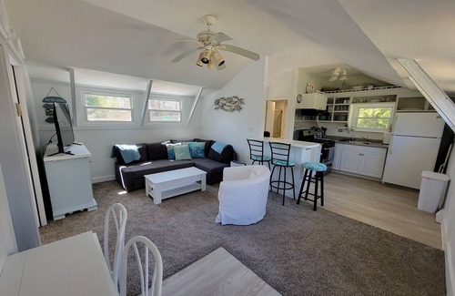 Mashpee House | Cozy Cottage- Bright, 2 Bedroom- Great Location