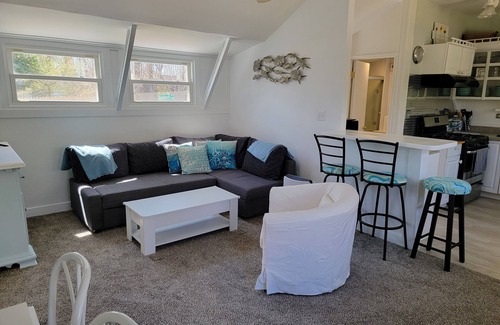 Mashpee House | Cozy Cottage- Bright, 2 Bedroom- Great Location