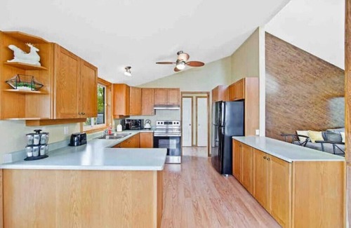 Ramara Cottage | Cozy Cottage by Lake Simcoe | Private Dock & Kayaks Included