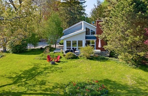 Ramara Cottage | Cozy Cottage by Lake Simcoe | Private Dock & Kayaks Included