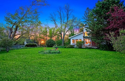 Ramara Cottage | Cozy Cottage by Lake Simcoe | Private Dock & Kayaks Included