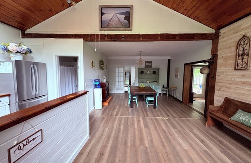 Castile Cottage | Cozy Cottage by Silver Lake