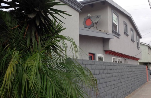 West Newport House | Cozy Cottage by the Beach.Steps to the Sand